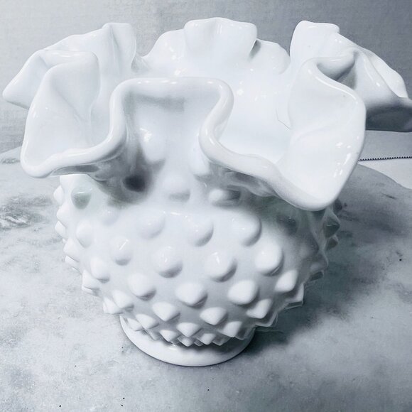 Vintage Fenton White Milk Glass Hobnail Ruffled Edge Vase 4.25" Cottagecore - Picture 4 of 8